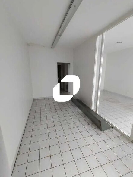 Bureau dans Saint-Mandé à vendre - Photo de l’immeuble – Image 1 sur 11