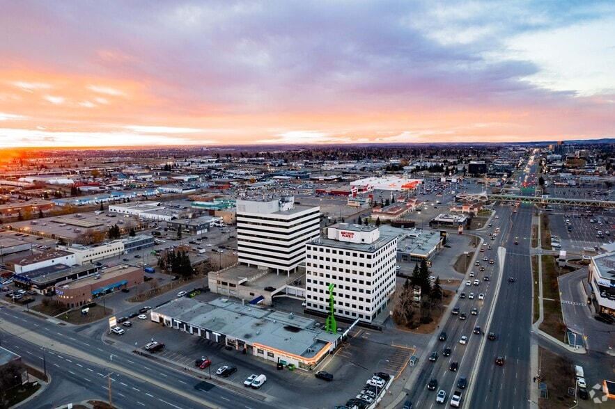 5940 Macleod Trl SW, Calgary, AB à louer - Aérien – Image 2 sur 8
