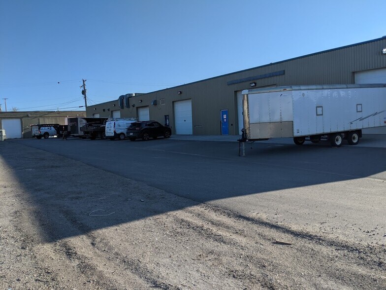 8308 Fraser Ave, Fort McMurray, AB à vendre - Photo de l’immeuble – Image 3 sur 32