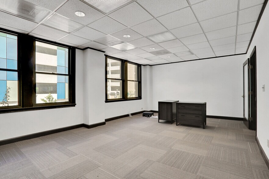 300 W Adams St, Jacksonville, FL à louer - Photo de l’immeuble – Image 3 sur 15