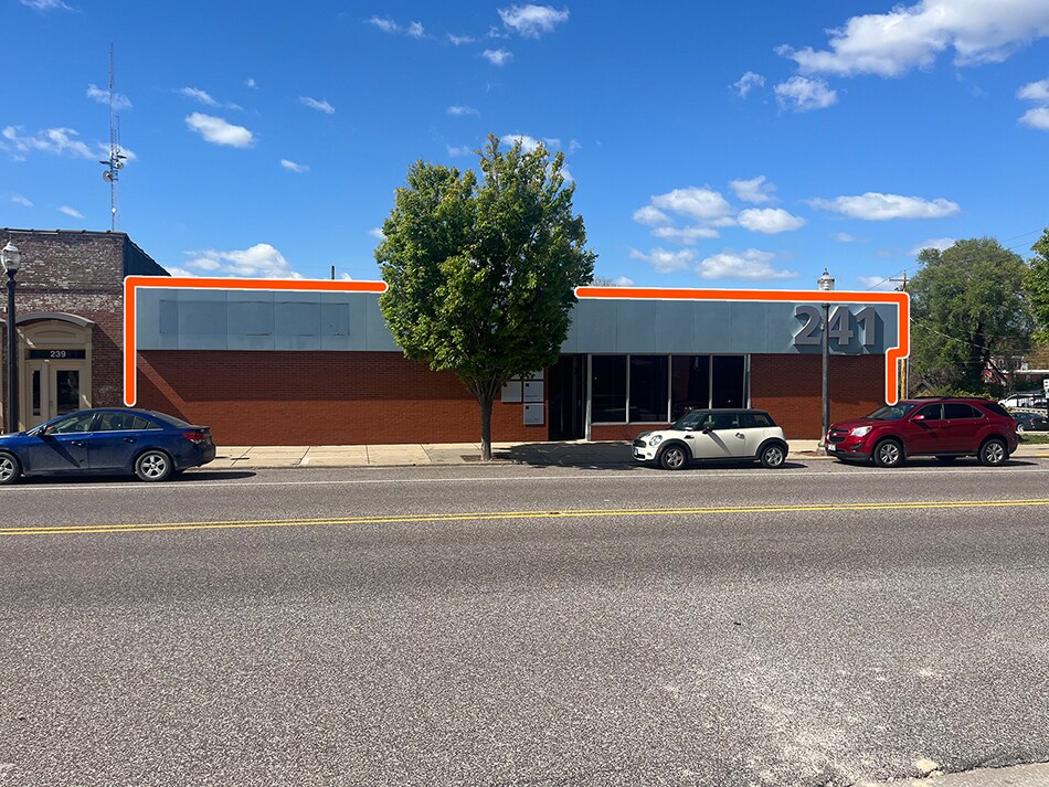 241 N Main St, Edwardsville, IL à louer Photo de l’immeuble– Image 1 sur 7