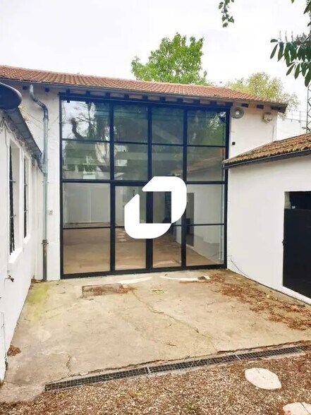 Bureau dans Ivry-sur-Seine à louer - Photo de l’immeuble – Image 1 sur 14
