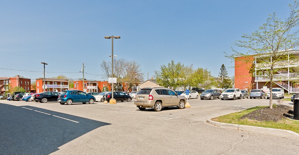 435-455 Rue King O, Sherbrooke, QC à louer - Photo de l’immeuble – Image 3 sur 5