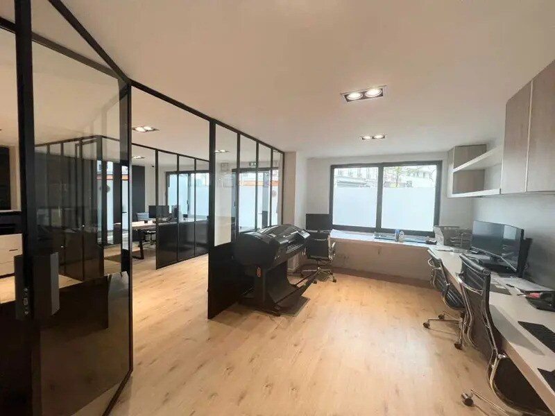 Immeuble residentiel dans Paris à vendre Photo intérieure– Image 1 sur 7
