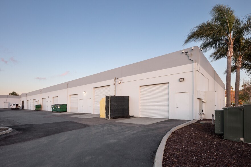 230 Roymar Rd, Oceanside, CA à louer - Photo de l’immeuble – Image 3 sur 8