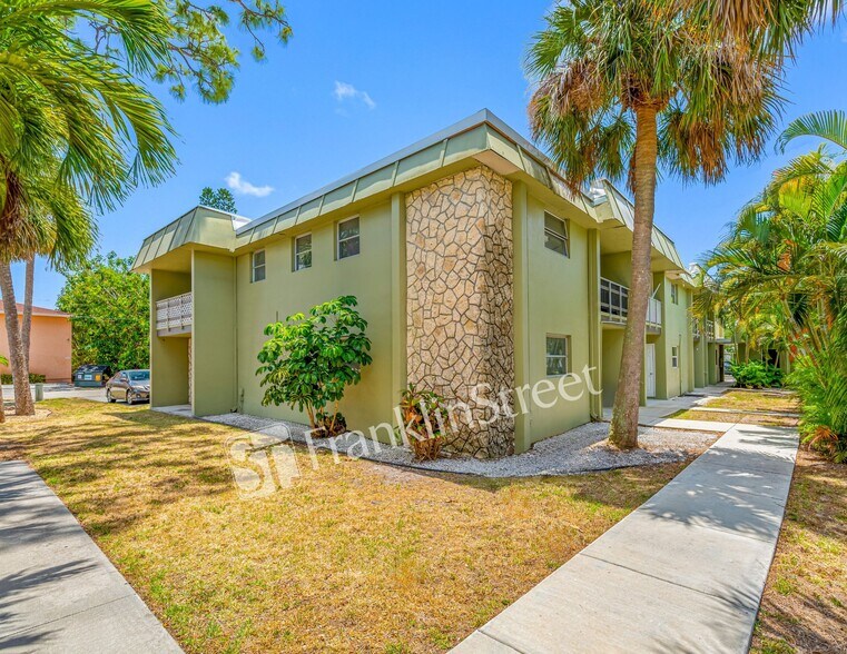 1852 Golf View Ave, Fort Myers, FL à vendre - Photo de l’immeuble – Image 3 sur 12
