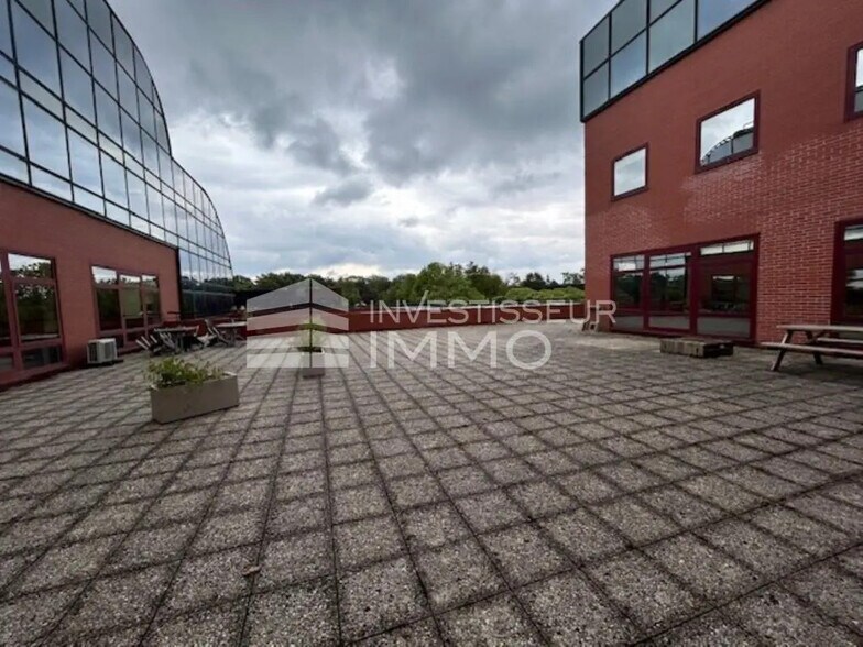 Bureau dans Champs-sur-Marne à louer - Photo de l’immeuble – Image 1 sur 7