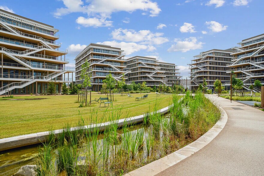 1 Place Des Papeteries, Nanterre à louer - Photo de l’immeuble – Image 2 sur 8