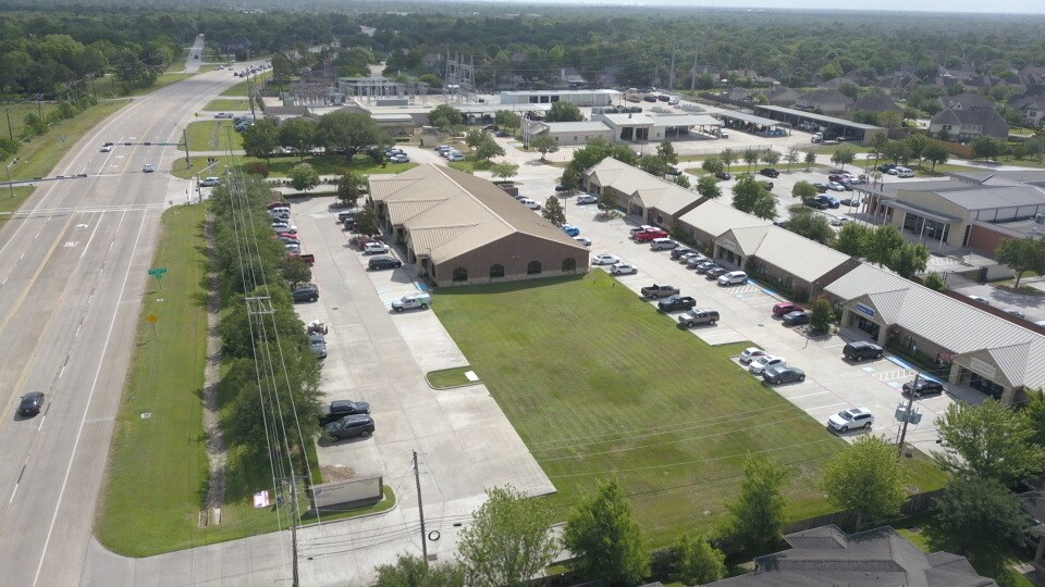 1311 W Parkwood Ave, Friendswood, TX à louer - Photo de l’immeuble – Image 3 sur 7