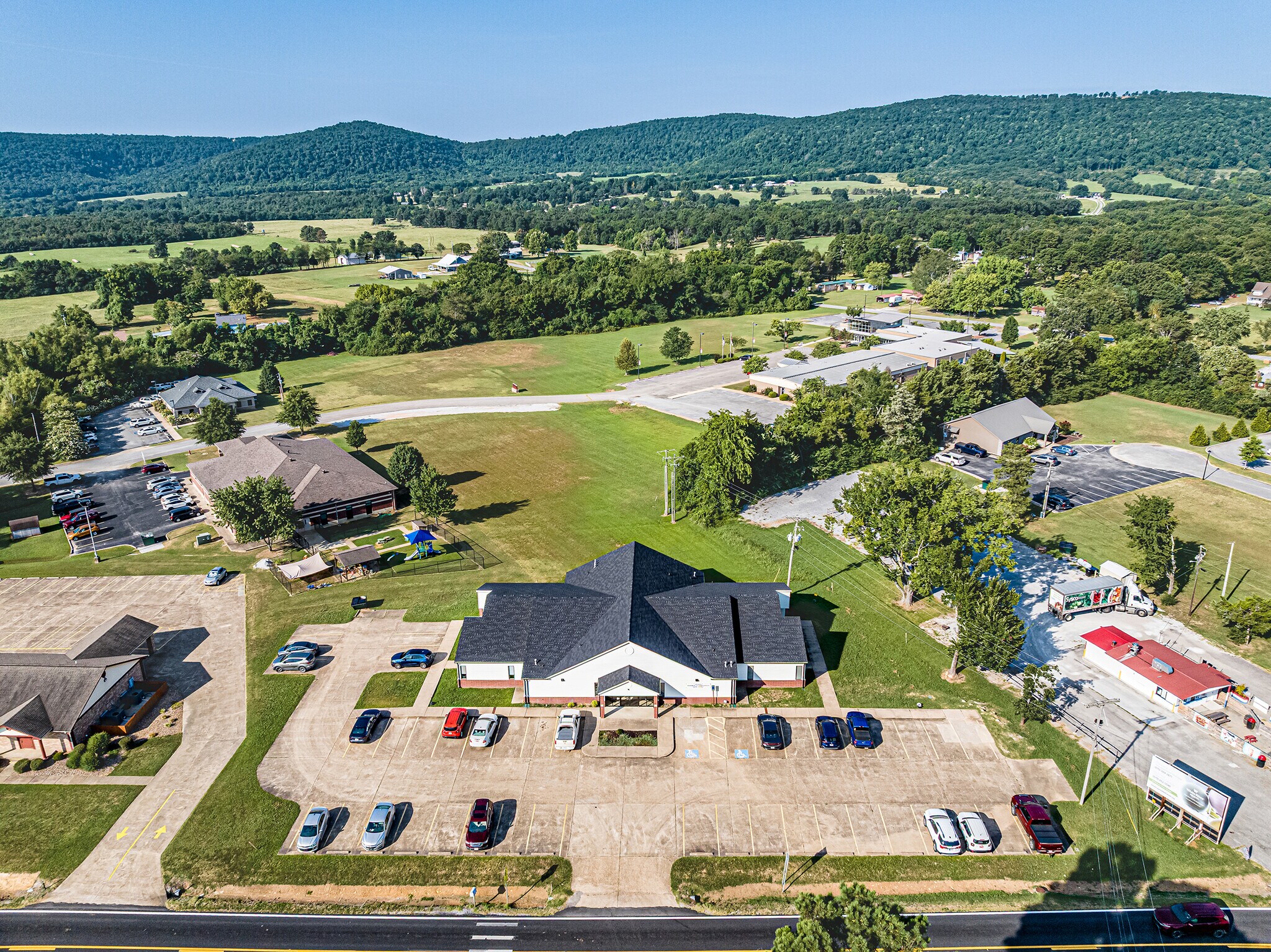 1821 E Main St, Mountain View, AR à vendre Photo principale– Image 1 sur 13