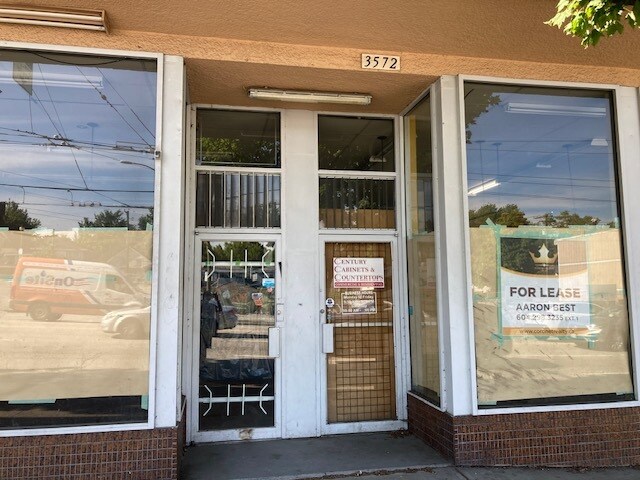 3572 Hastings St E, Vancouver, BC à louer Photo de l’immeuble– Image 1 sur 10