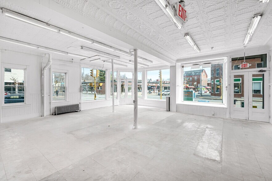 76-96 Maple St, Florence, MA à louer - Photo de l’immeuble – Image 3 sur 6