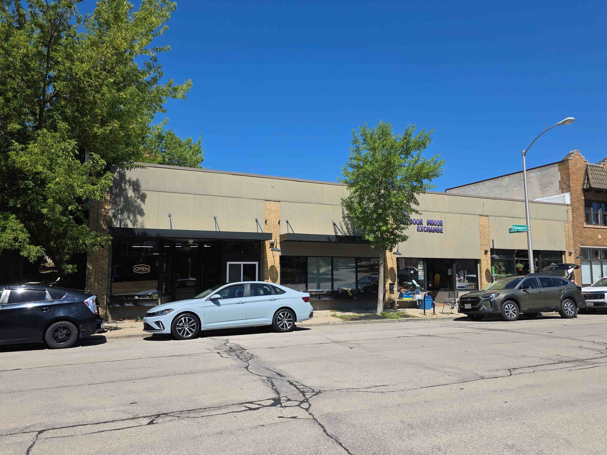 3040-3046 S Delaware Ave, Milwaukee, WI à vendre Photo de l’immeuble– Image 1 sur 10