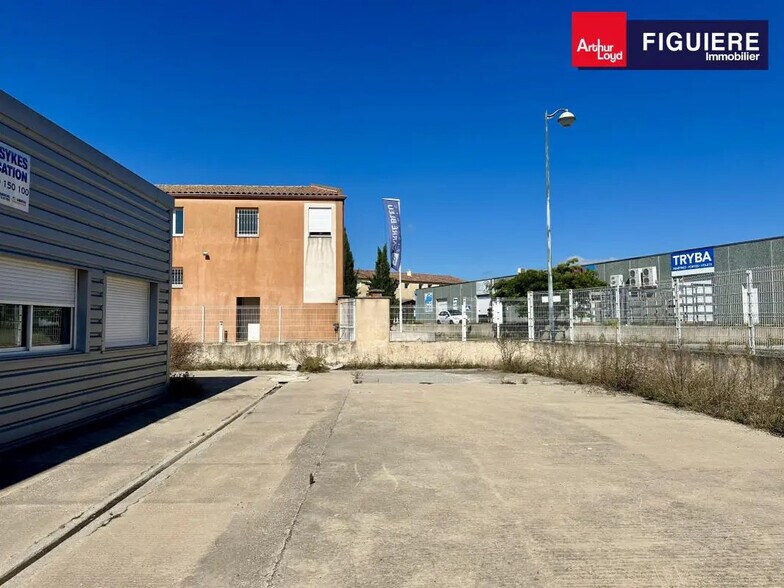 705 Avenue De L'Europe, Saint-Cannat à louer - Photo de l’immeuble – Image 3 sur 4