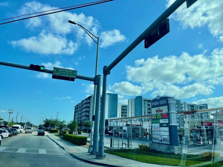 3051 W 16th Ave, Hialeah, FL à louer - Photo de l’immeuble – Image 3 sur 6