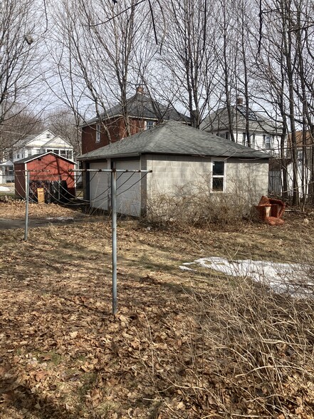 24 Glenwood Ave, Pittsfield, MA à vendre - Photo de l’immeuble – Image 3 sur 9