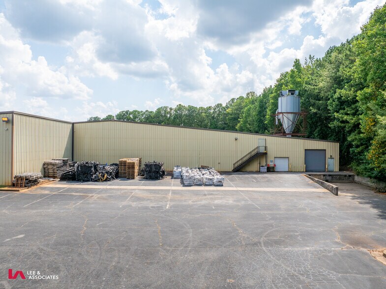 154 Industrial Park Cir, Lawrenceville, GA à vendre - Photo de l’immeuble – Image 3 sur 7
