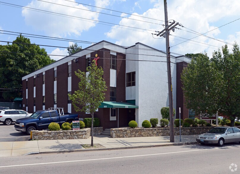 909 N Main St, Providence, RI à louer - Photo de l’immeuble – Image 2 sur 4