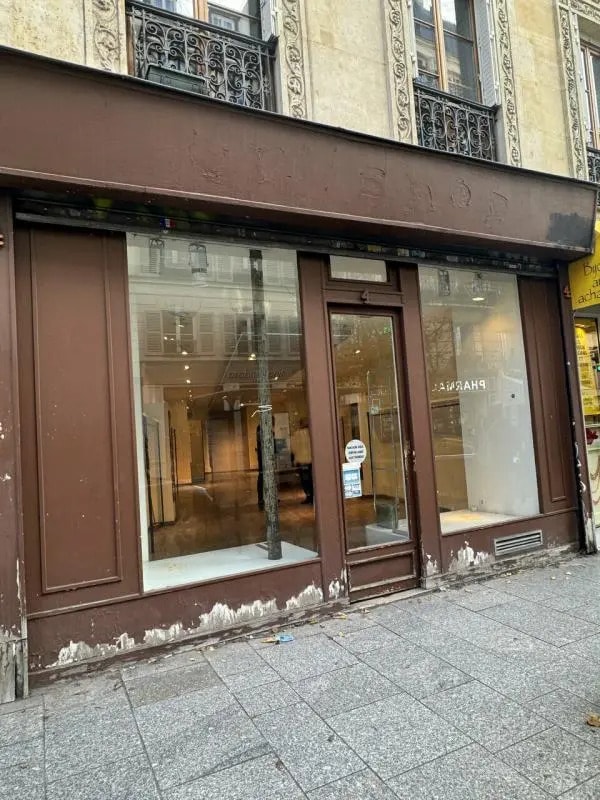 Local commercial dans Paris à louer Photo de l’immeuble– Image 1 sur 8