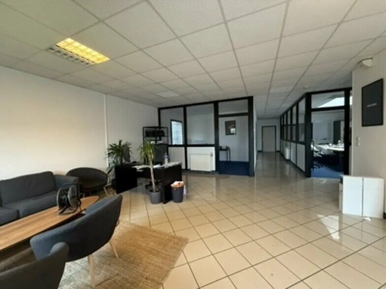 Bureau dans Tillé à louer - Photo de l’immeuble – Image 1 sur 7