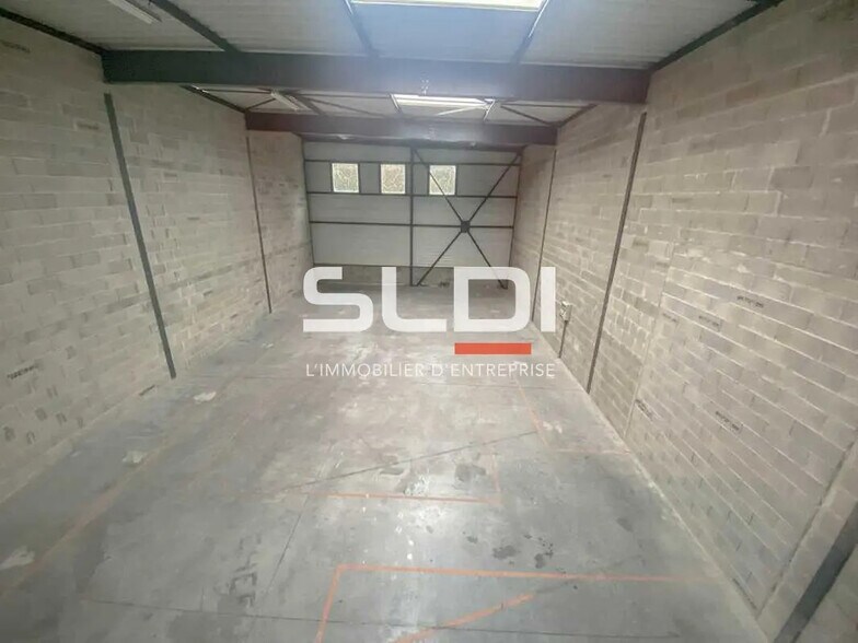 Local d’activités dans Saint-Priest à louer - Photo intérieure – Image 2 sur 5