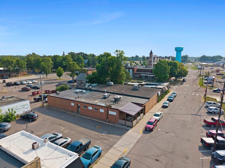 118 Railroad Ave NE, Mora, MN à vendre - Photo de l’immeuble – Image 3 sur 109