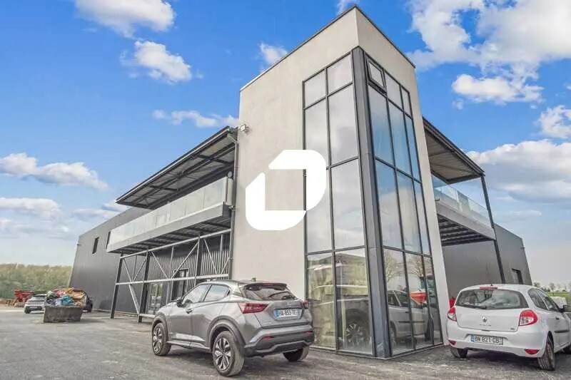 Local d’activités dans Villeneuve-sous-Dammartin à louer - Photo de l’immeuble – Image 1 sur 16