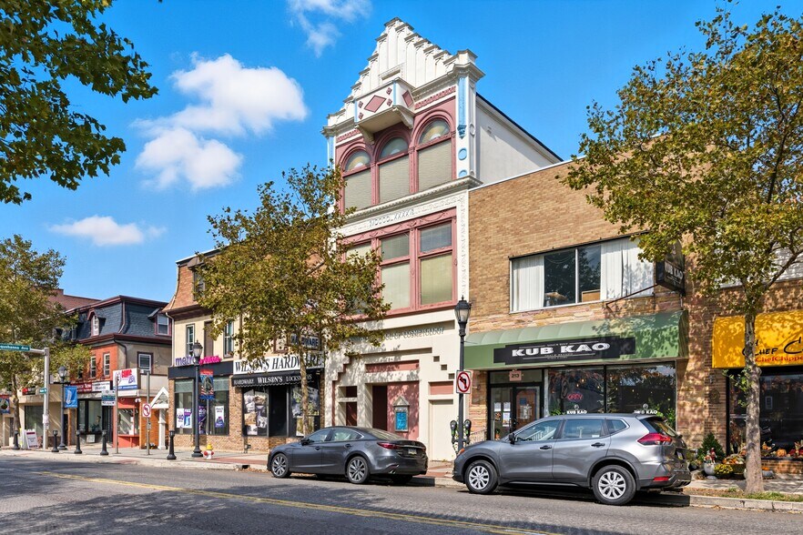 215 W Main St, Lansdale, PA à vendre - Photo de l’immeuble – Image 1 sur 28