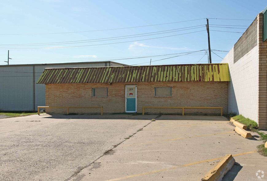 2124 SW Lee Blvd, Lawton, OK à vendre - Photo de l’immeuble – Image 2 sur 5