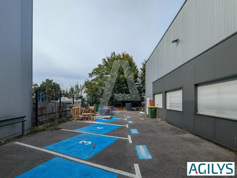 Local d'activités dans Guibeville à vendre - Photo de l’immeuble – Image 3 sur 12