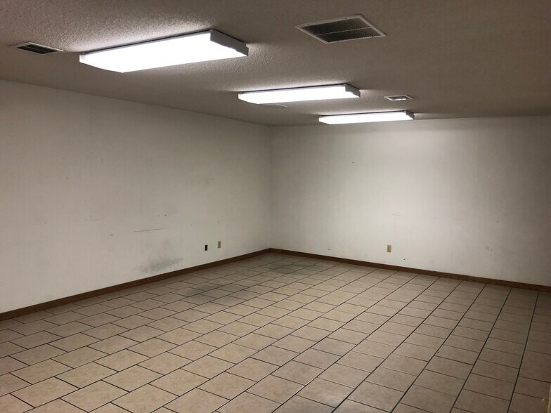 2530-2536 S Leonine St, Wichita, KS à louer - Photo de l’immeuble – Image 2 sur 7