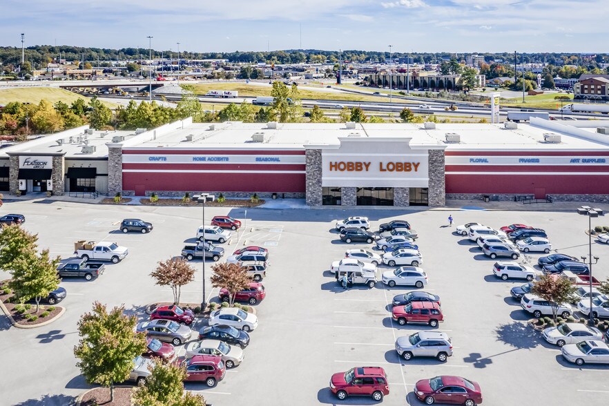 1070-1181 Vann Dr, Jackson, TN à louer - Photo de l’immeuble – Image 2 sur 10