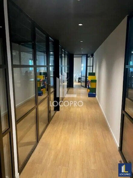 Local d'activités dans Puget-sur-Argens à vendre - Photo de l’immeuble – Image 1 sur 5