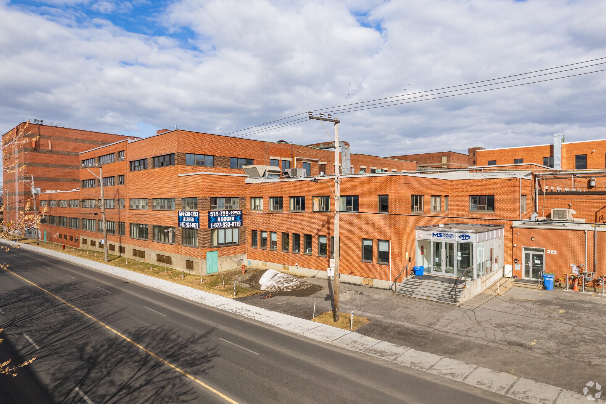 225 Av Lafleur, Montréal, QC à louer Photo de l’immeuble– Image 1 sur 11