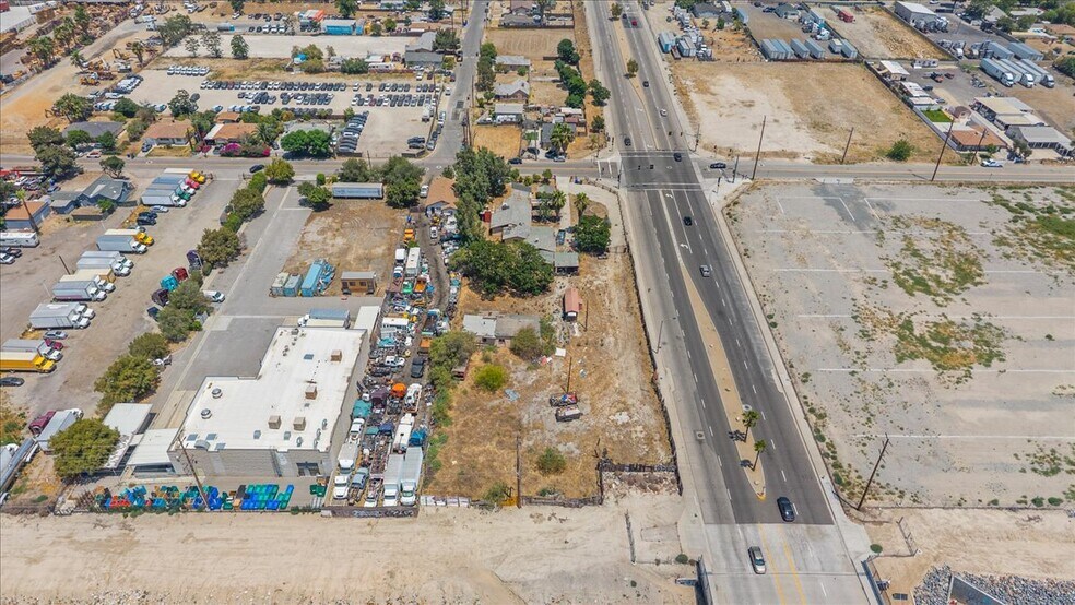 1144 S Washington Ave, San Bernardino, CA à vendre - Photo de l’immeuble – Image 1 sur 26