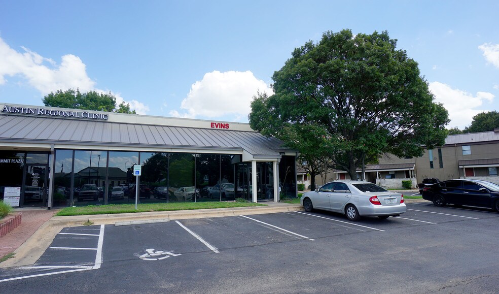 894 Summit St, Round Rock, TX à louer - Photo de l’immeuble – Image 2 sur 8