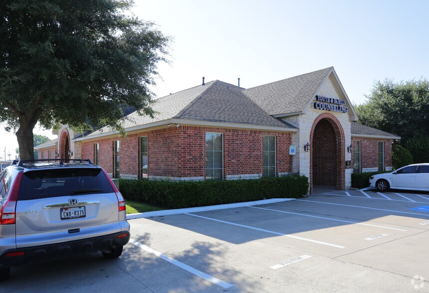 105 Kathryn Dr, Lewisville, TX à vendre - Photo de l’immeuble – Image 3 sur 16