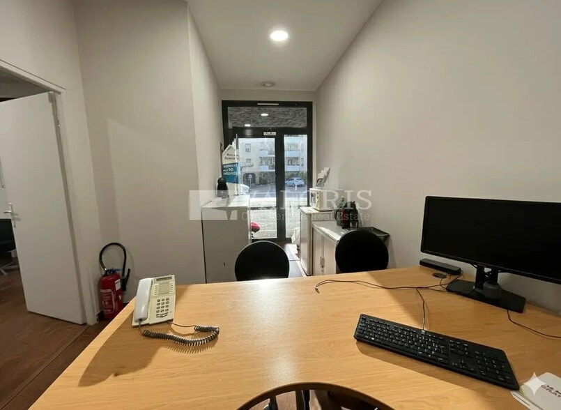 Local commercial dans Lozanne à vendre - Photo intérieure – Image 3 sur 6