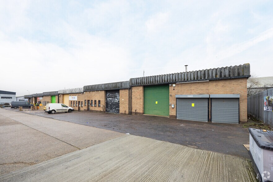 Springwood Ct, Braintree à vendre - Photo de l’immeuble – Image 2 sur 2