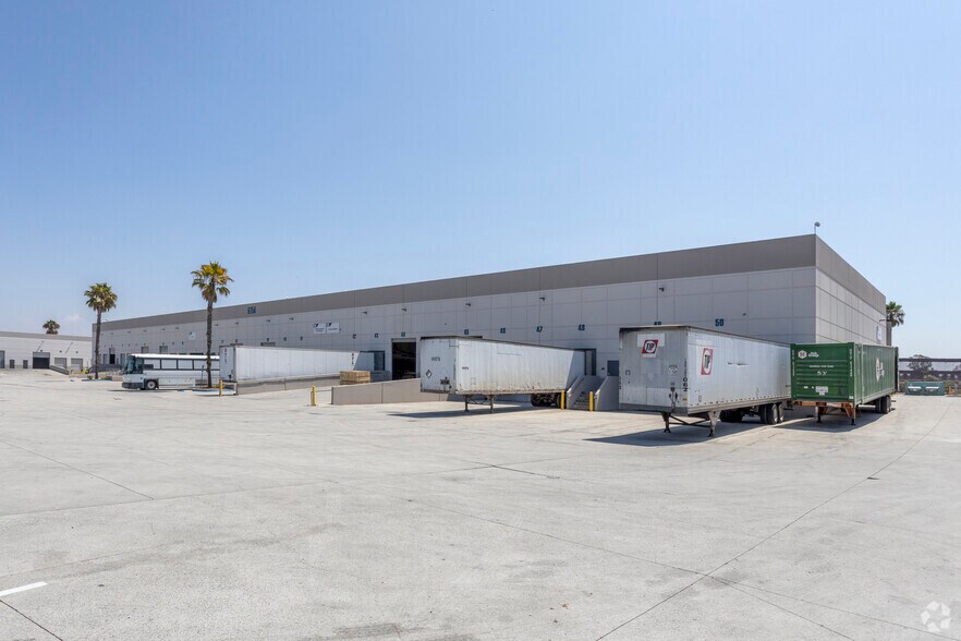 6754 Calle De Linea, San Diego, CA à louer - Photo de l’immeuble – Image 3 sur 4