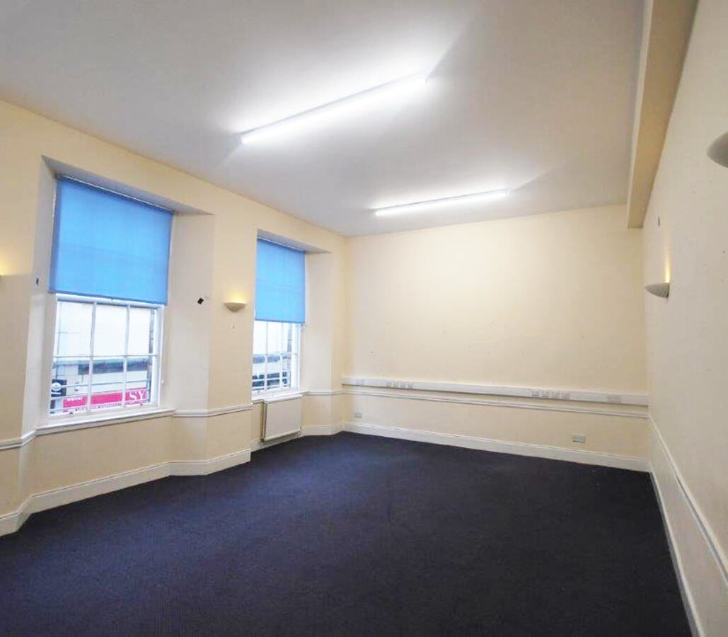 125 High St, Kirkcaldy, FIF KY1 1LW - Lot 125 -  - Photo intérieure - Image 1 of 4