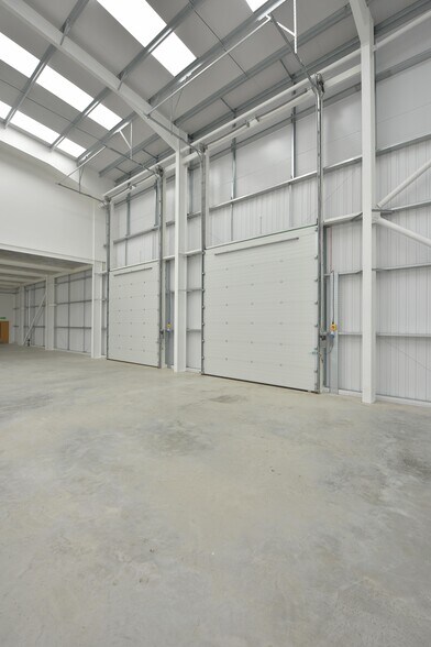103 Barton Dock Rd, Manchester à louer - Photo de l’immeuble – Image 2 sur 12