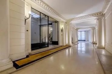 Bureau dans Paris à louer - Hall d’entrée – Image 2 sur 12