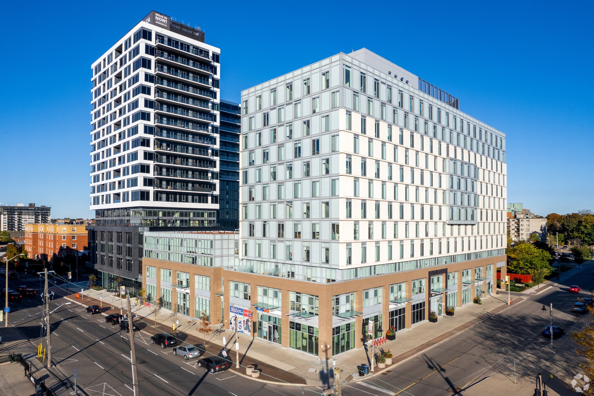 100 Bond St E, Oshawa, ON à louer Photo principale– Image 1 sur 39