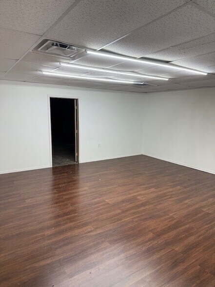 1649 N Gessner Dr, Houston, TX à louer - Photo de l’immeuble – Image 3 sur 9