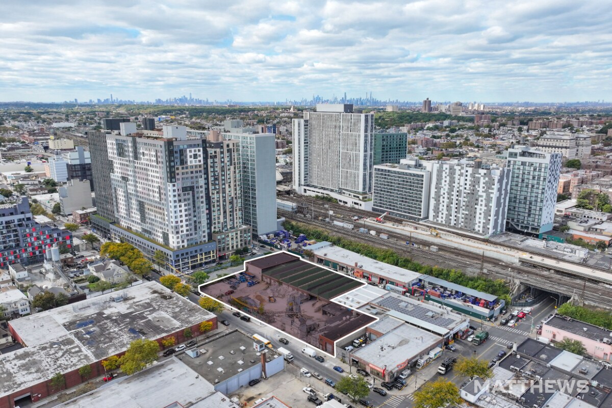 14901 95th Ave, Jamaica, NY à vendre Photo principale– Image 1 sur 5