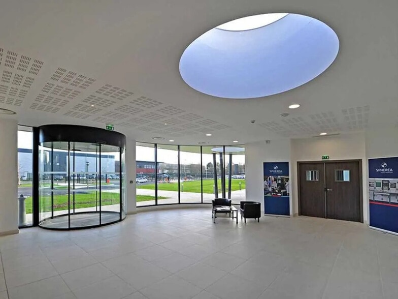 8 Rue Du Maréchal De Lattre De Tassigny, Élancourt à louer - Hall d’entrée – Image 2 sur 10