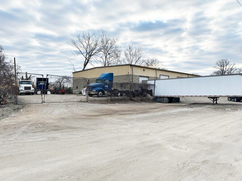 9735 Gravois Rd, Affton, MO à vendre - Photo de l’immeuble – Image 3 sur 12