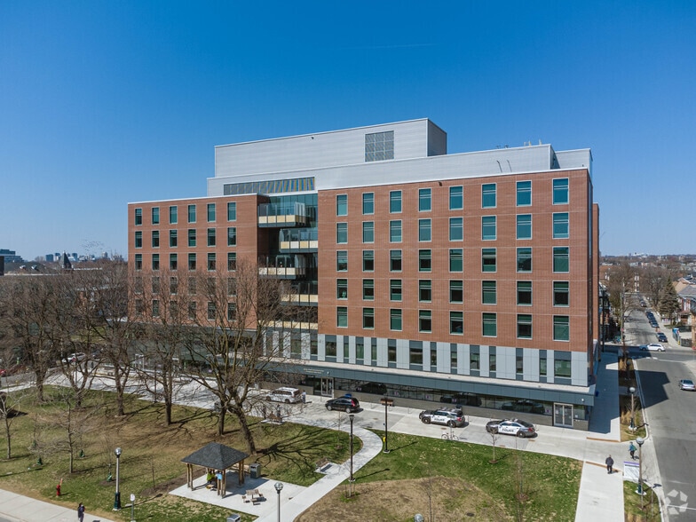 1051 Queen St W, Toronto, ON à louer - Photo de l’immeuble – Image 2 sur 3