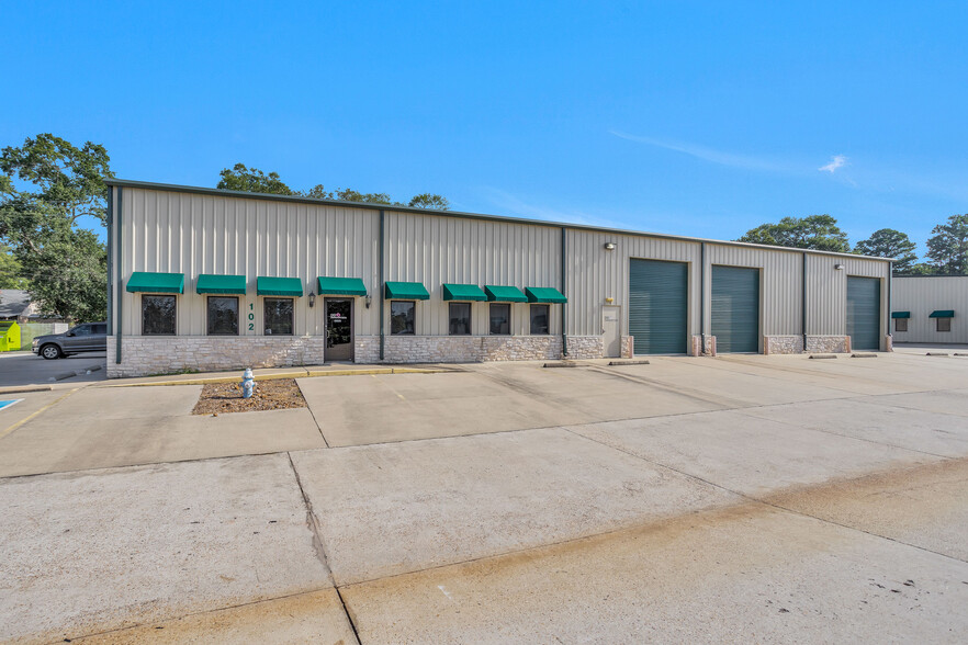2418 N Frazier, Conroe, TX à louer - Photo de l’immeuble – Image 1 sur 30